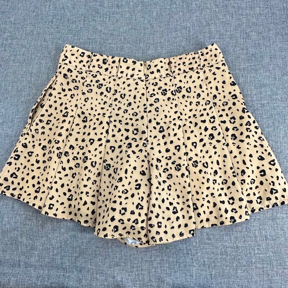 ILLA ILLA Leopard Mini Skirt Shorts Pleated Zipper Closure Small Lined Tan Black